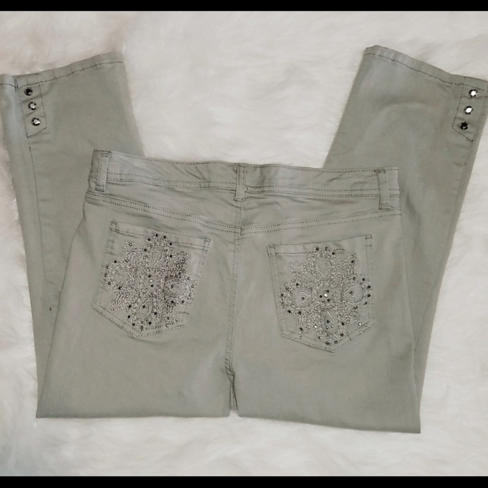 Nine West Sea Foam green bling Capri pant size 10
